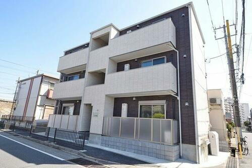 千葉県松戸市新松戸７丁目 3階建