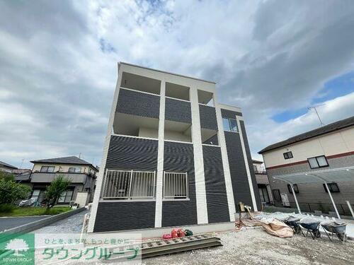 埼玉県越谷市大字大里  3階建