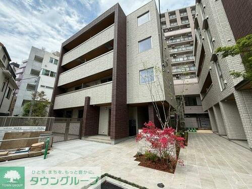 東京都世田谷区駒沢４丁目 4階建
