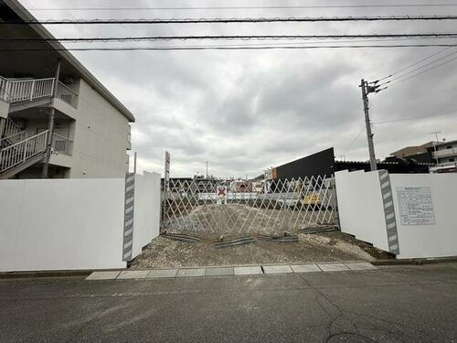Ｄ－ＲＯＯＭ松木Ａ 3階建