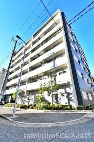 Ｌａ　ＣＬｏｃｈｅｔｔｅ　ｄｅ　Ｅｃｒａｒｇｅ 7階建