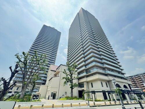 ジオタワー宝塚グランレジス 地上32階地下1階建