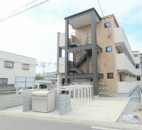 埼玉県草加市中央２丁目 3階建