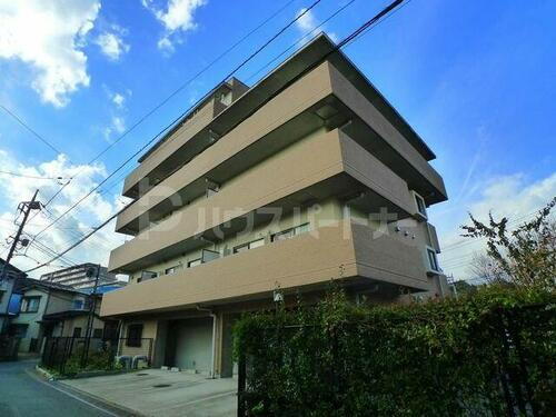 ラックフィールド 5階建