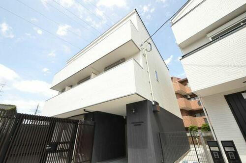セレーヌ　コーポ若菜 3階建