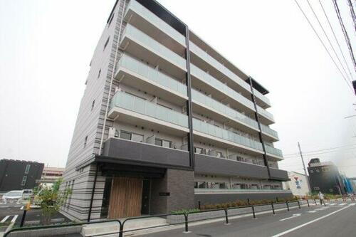 東京都足立区六町１丁目 6階建