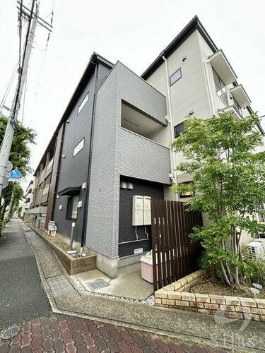 兵庫県伊丹市荒牧５丁目 3階建
