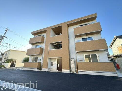 徳島県徳島市富田橋４丁目 築2年1ヶ月 3階建