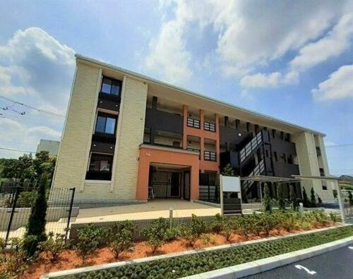 神奈川県藤沢市石川４丁目 3階建 築2年8ヶ月