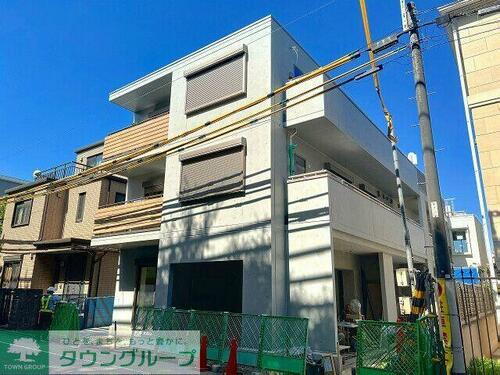 東京都世田谷区池尻４丁目 地上3階地下1階建 