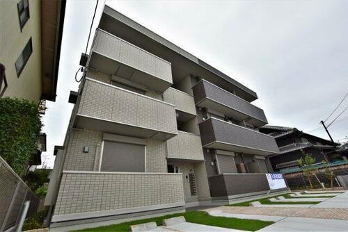 大阪府堺市北区北花田町２丁 3階建