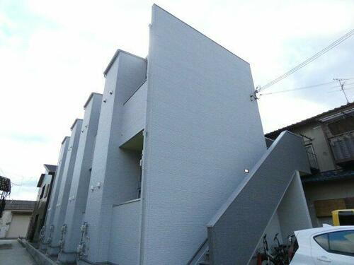 ＣＨＥＲＲＹ　ＢＥＲＲＹ 2階建