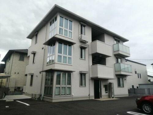 Ｔ’ｓ　Ｇａｒｄｅｎ 3階建