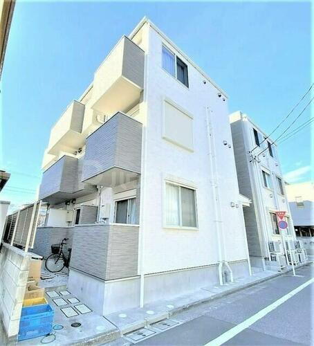 ラビアン竹ノ塚 3階建