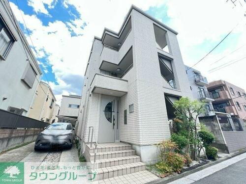 メゾン　プリマベーラ 3階建