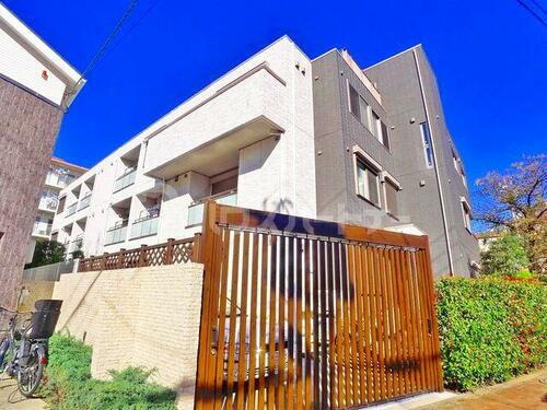 Ｃａ’ｐｒｅｚｉｏｓａ 3階建