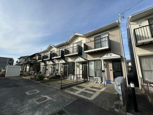 愛知県一宮市木曽川町玉ノ井字四ツ辻東 テラスハウス