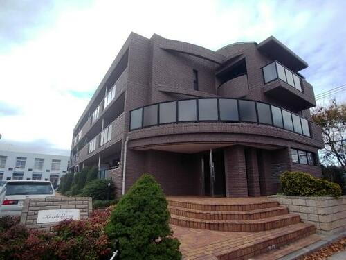 兵庫県神戸市西区小山３丁目 3階建