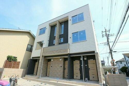 埼玉県鶴ヶ島市大字上広谷 3階建 築8年