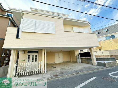 神奈川県鎌倉市小袋谷２丁目 3階建