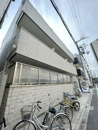 大阪府守口市梅園町 3階建