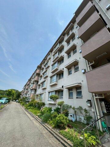 兵庫県神戸市須磨区友が丘１丁目 5階建