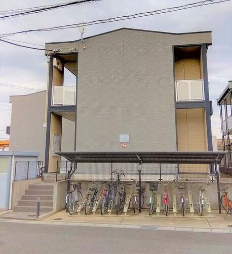 レオパレスイースト