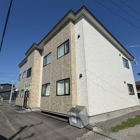 ハイツひとみ１８ 2階建