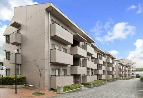 オクトス市ヶ尾３号棟 4階建