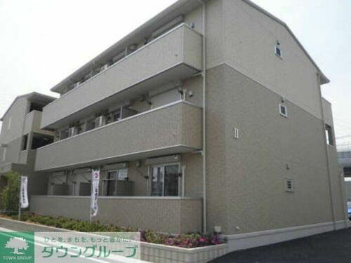 埼玉県三郷市中央１丁目 3階建