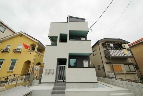 埼玉県さいたま市中央区本町西３丁目 3階建 築6年2ヶ月
