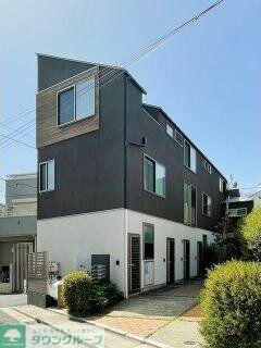東京都世田谷区南烏山４丁目 3階建