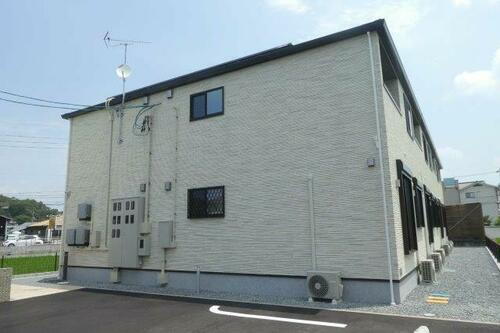 岡山県総社市地頭片山 2階建 