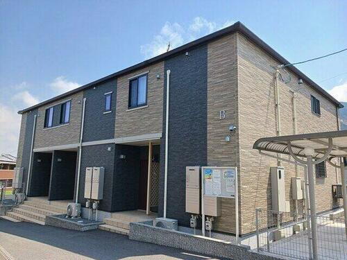 愛媛県四国中央市中曽根町 2階建