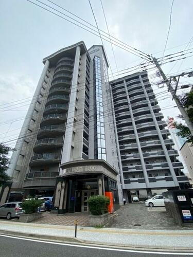 福岡県福岡市中央区清川２丁目 14階建