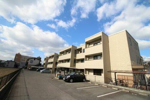 ラピス中庄駅前 3階建
