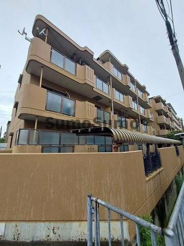 兵庫県尼崎市東園田町６丁目 4階建