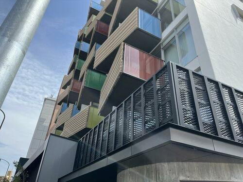東京都新宿区大京町 10階建
