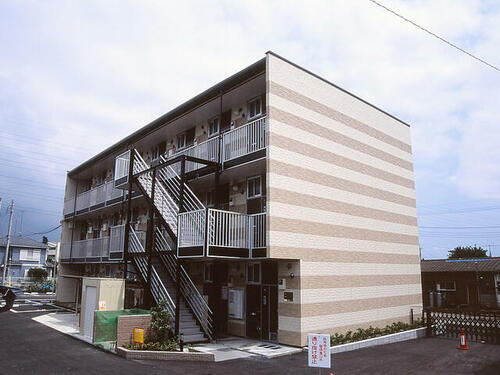 神奈川県横浜市瀬谷区阿久和西４丁目 3階建