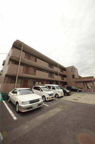 東京都八王子市横川町 3階建