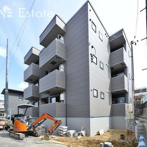 愛知県名古屋市天白区野並２丁目 3階建