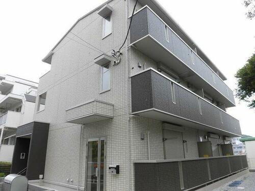東京都多摩市永山１丁目 3階建