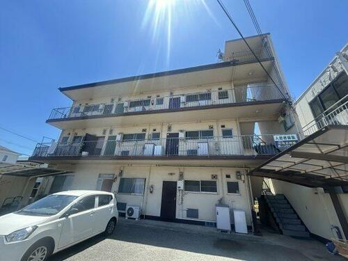 浦岡マンション 3階建