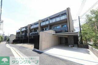 東京都世田谷区弦巻２丁目 地上3階地下1階建