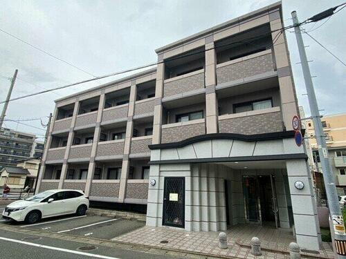 プラージュ姪浜 3階建