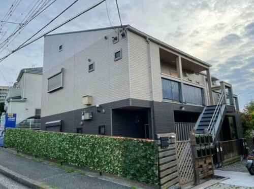 神奈川県横浜市金沢区六浦南４丁目 2階建