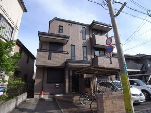 メゾン三条 3階建