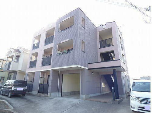 兵庫県明石市魚住町錦が丘４丁目 3階建
