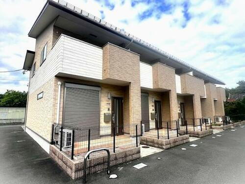 ファミールコート 2階建