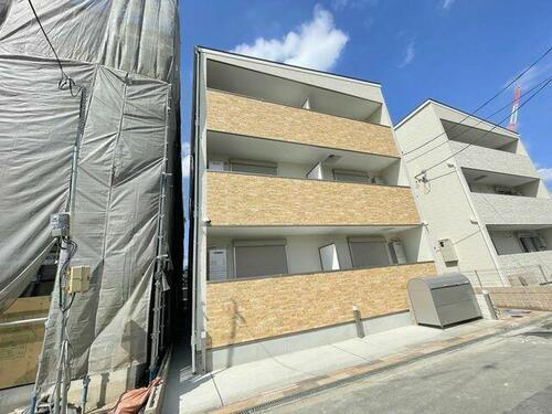 クリエオーレ茨田大宮４ 3階建